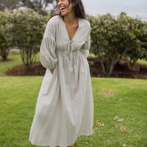 Neuflora Port Augusta Dress Sage Medium NWOT